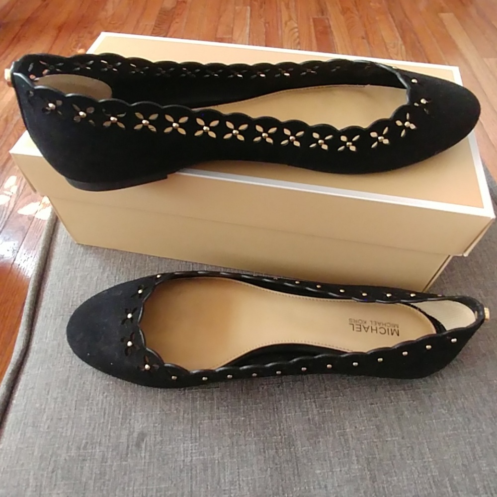 Shoes - Picture 3 of 4